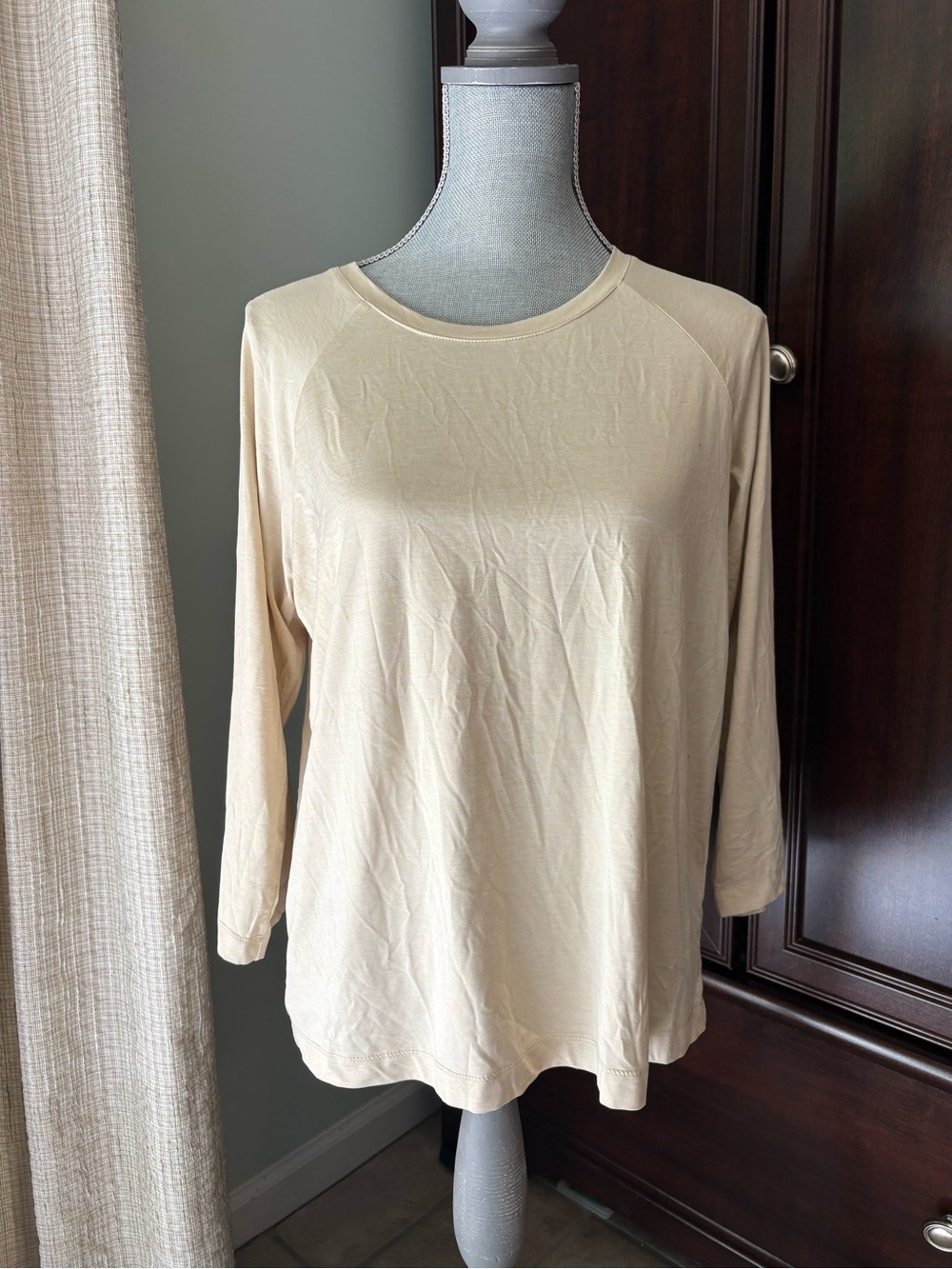 Zuda womens athletic beige sleeve top shirt size small
